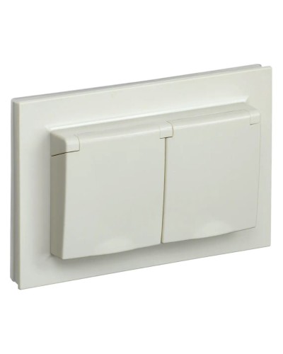 Розетка 2-местная с з/к РСбш12-3-44-БрКр бежевый BRITE (BR-R26-16-44-K10-F). Розетка с заземлением с защитными шторками и крышкой в сборе. IEK в Санкт-Петербурге